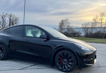 Tesla Model Y 17.618 km 45.500 &euro; Schöllnach 94508