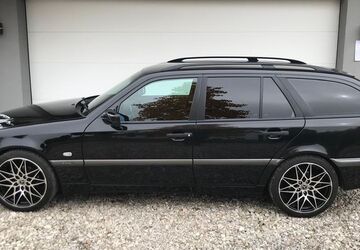 Mercedes-Benz 220 105.017 km 11.490 &euro; Passau 94032