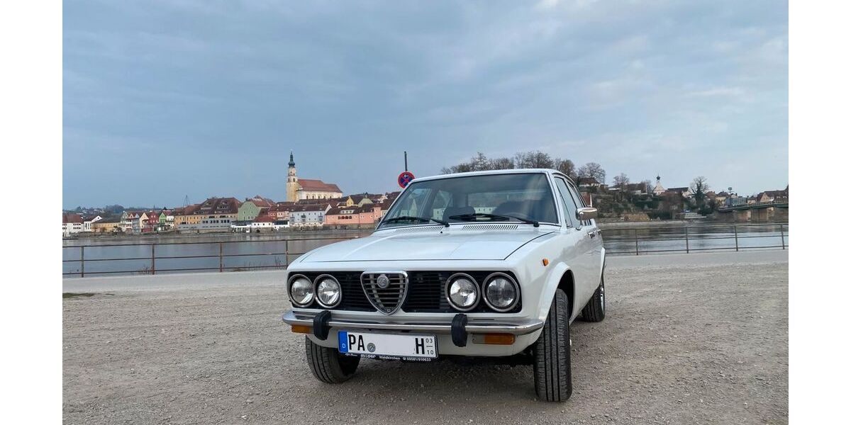 Alfa Romeo Alfetta 33.000 km 12.900 &euro; Passau 94032