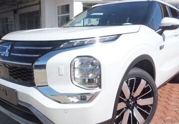 Mitsubishi Outlander 1.356 km 44.980 &euro; Hofkirchen Ortsteil Pirka 94544